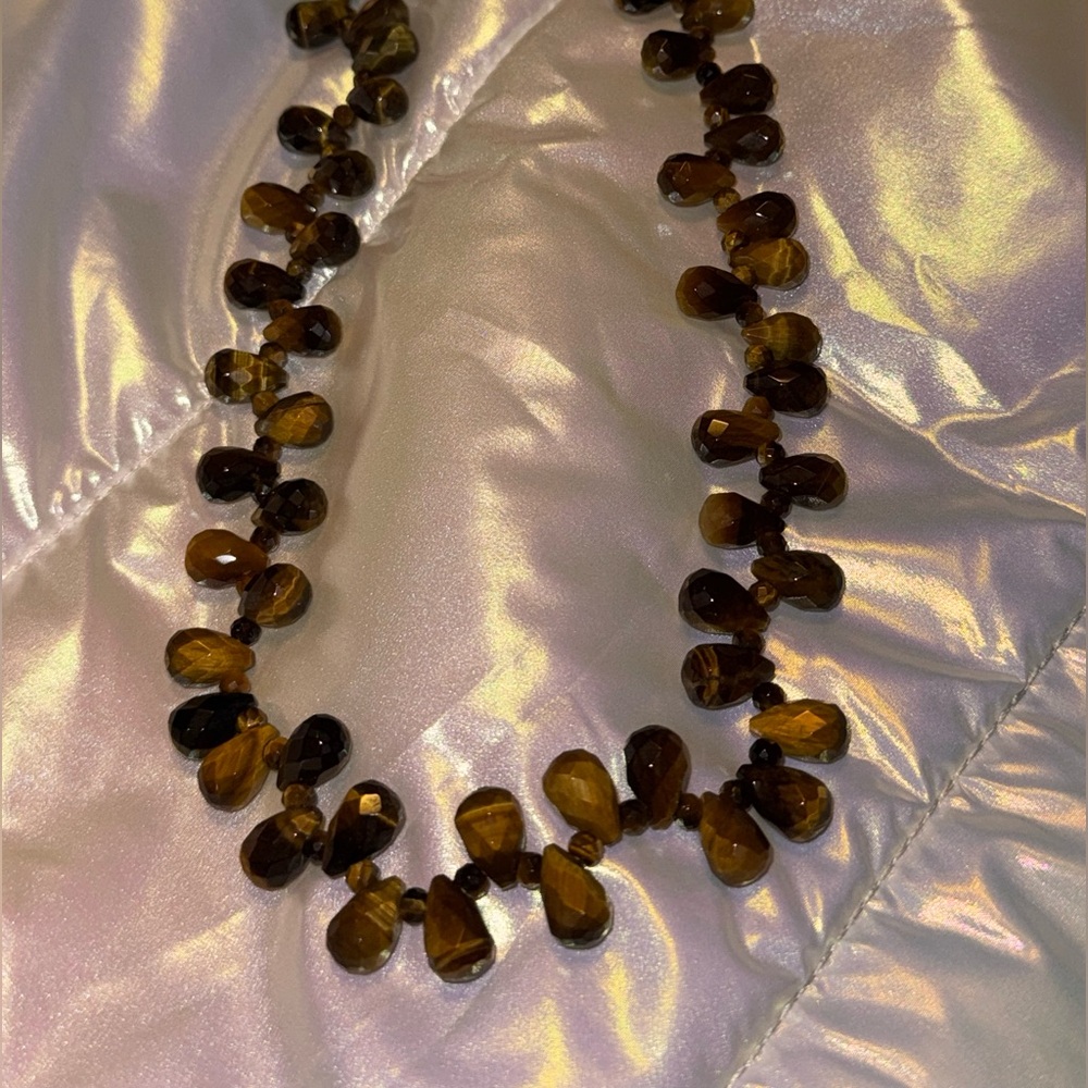 Elegant Tigers Eye beveled Beaded Necklace - Picture 5 of 8